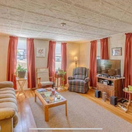Cute 6-Bedroom Getaway In The Heart Of Литълтън Екстериор снимка