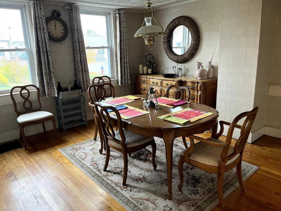 Cute 6-Bedroom Getaway In The Heart Of Литълтън Екстериор снимка