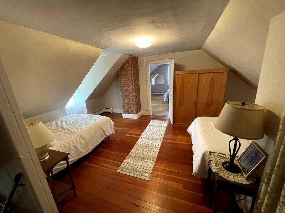 Cute 6-Bedroom Getaway In The Heart Of Литълтън Екстериор снимка