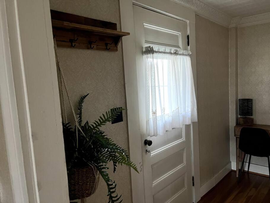 Cute 6-Bedroom Getaway In The Heart Of Литълтън Екстериор снимка